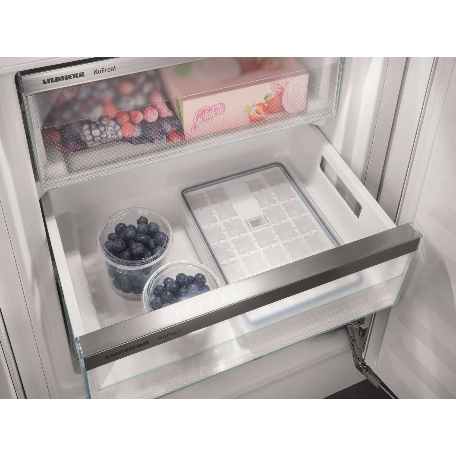Combină frigorifică integrabilă cu EasyFresh şi NoFrost Liebherr